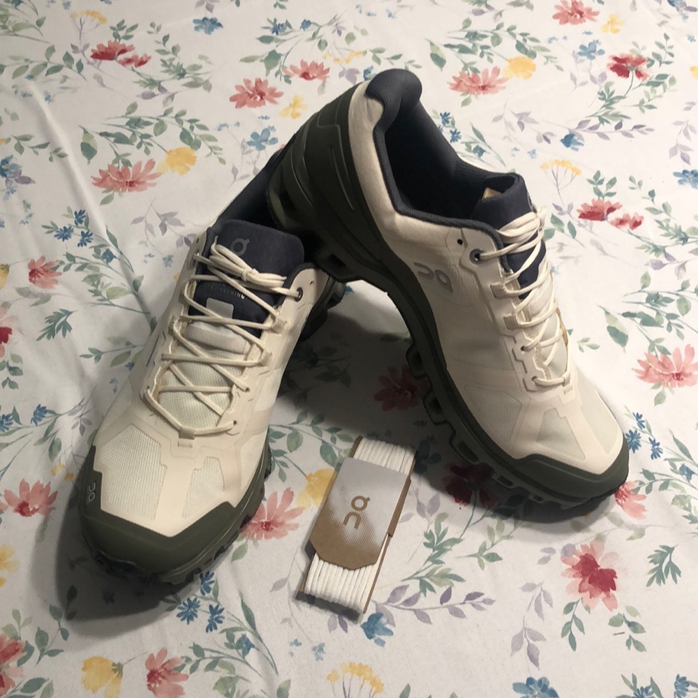 NWOT sz 10 Cloudventure Waterproof On Cloud
